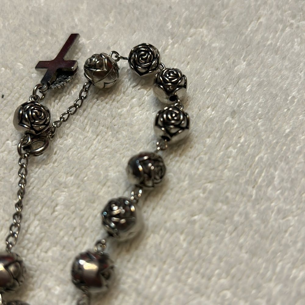 Silver Tone Rose Bead Bracelet religious - Picture 4 of 5